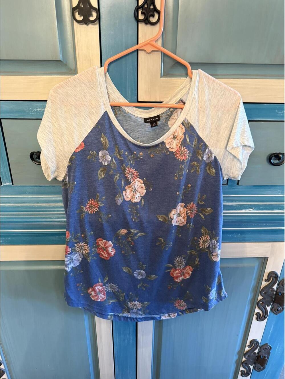 Torrid Floral Print Raglan Sleeve Top Size 00